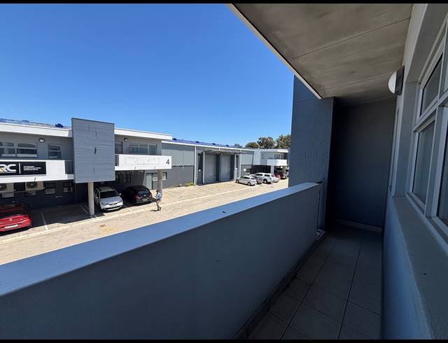 606M² WAREHOUSE TO LET IN STIKLAND INDUSTRIAL